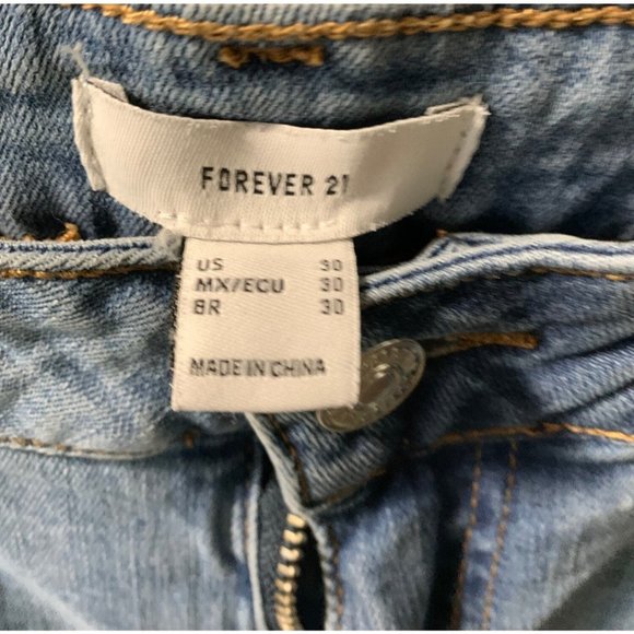 Forever 21 Womens Size 30 Straight Leg Light Wash Jeans Raw Hem Straight Leg - Picture 3 of 4